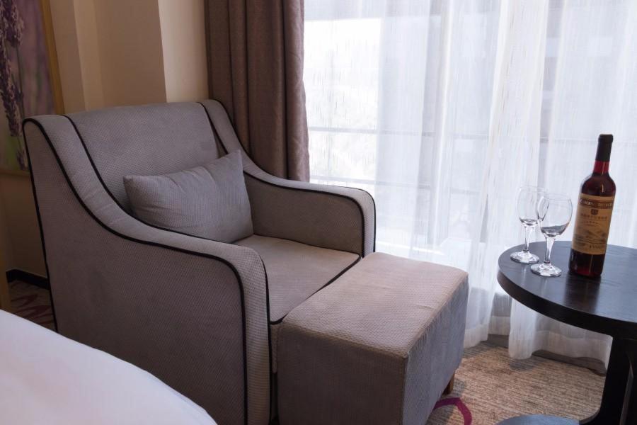 Lavande Hotel Luzhou Jiale Century City Zewnętrze zdjęcie