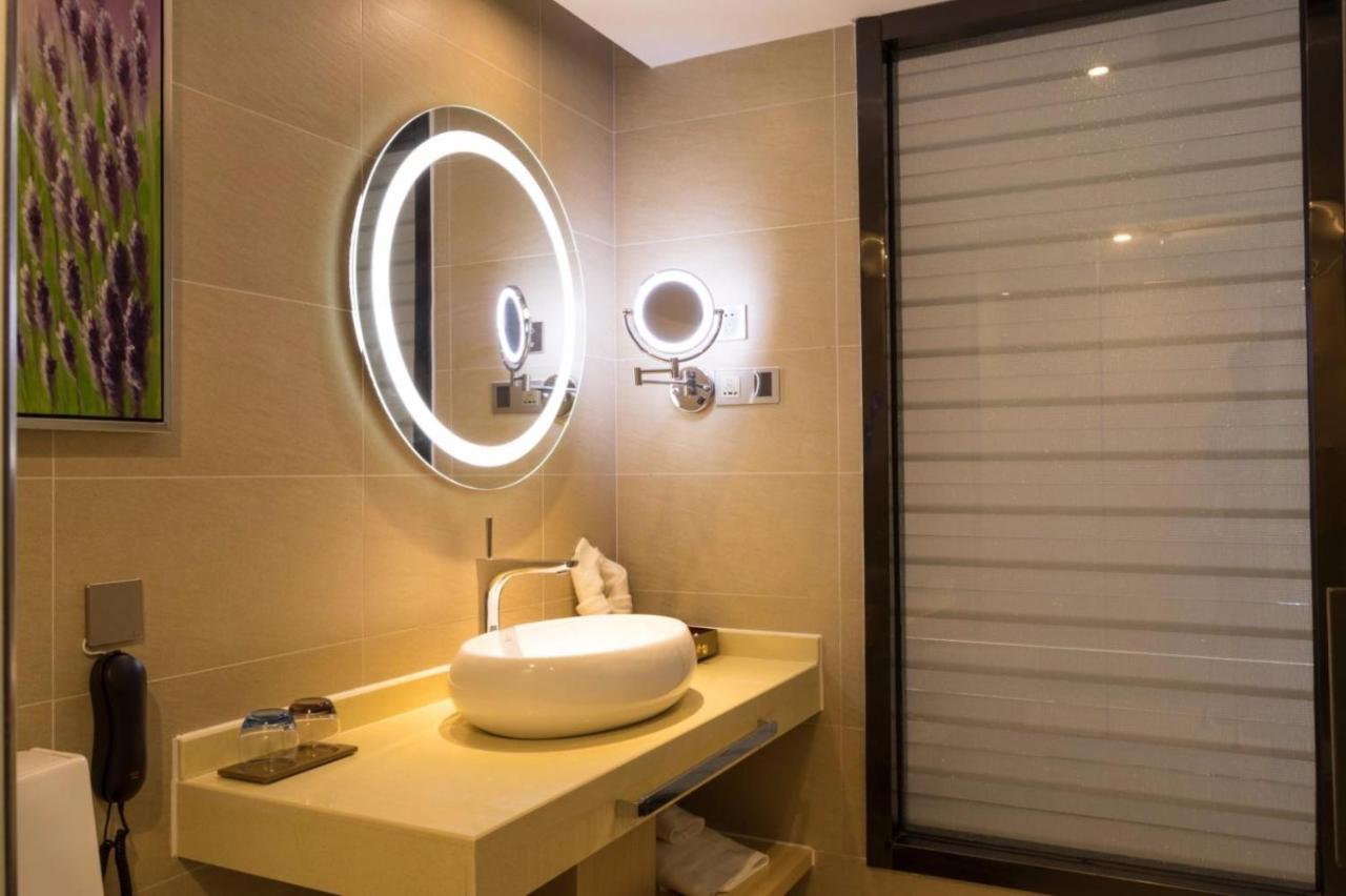 Lavande Hotel Luzhou Jiale Century City Zewnętrze zdjęcie