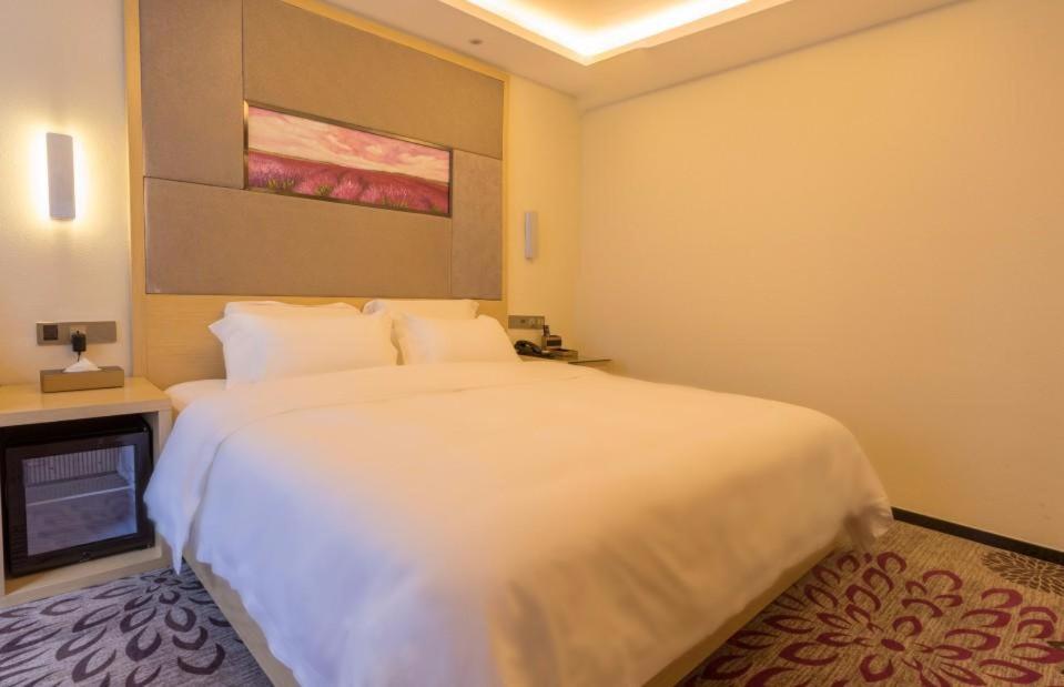 Lavande Hotel Luzhou Jiale Century City Zewnętrze zdjęcie